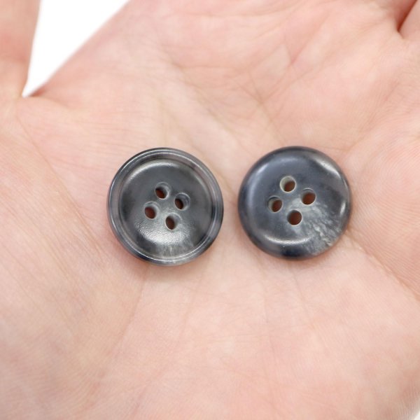 画像7: 水牛調ボタン【ダークグレー&ホワイト】スーツ コート ジャケット ブレザー 四つ穴 フロント 袖口 10個入り【18mm】きらきらぷんぷん丸 B-486 (7)