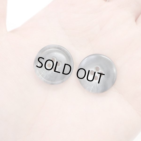 画像7: 水牛調ボタン【ダークグレー&ホワイト】スーツ コート ジャケット ブレザー 四つ穴 フロント 袖口 8個入り【20mm】きらきらぷんぷん丸 B-487 (7)