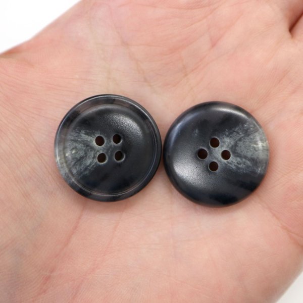 画像7: 水牛調ボタン【ダークグレー&ホワイト】スーツ コート ジャケット ブレザー 四つ穴 フロント 袖口 8個入り【23mm】きらきらぷんぷん丸 B-488 (7)