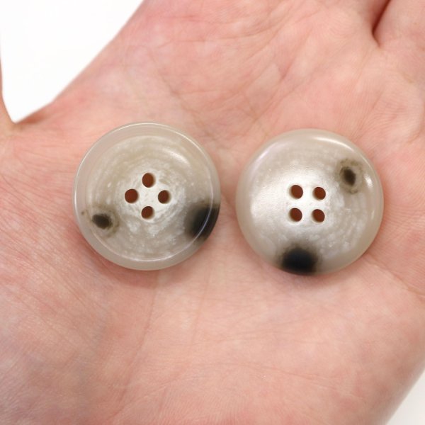 画像7: 水牛調ボタン【アイボリー&ダークブラウン】スーツ コート ジャケット ブレザー 四つ穴 フロント 袖口 6個入り【25mm】きらきらぷんぷん丸 B-494 (7)