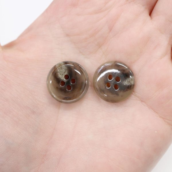 画像7: 水牛調ボタン【ココアブラウン&ホワイト】スーツ コート ジャケット ブレザー 四つ穴 フロント 袖口 10個入り【18mm】きらきらぷんぷん丸 B-501 (7)