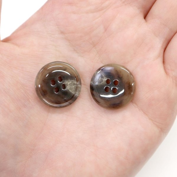 画像7: 水牛調ボタン【ココアブラウン&ホワイト】スーツ コート ジャケット ブレザー 四つ穴 フロント 袖口 8個入り【20mm】きらきらぷんぷん丸 B-502 (7)