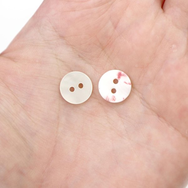 画像7: シェルボタン 貝ボタン 貝製 片面 高瀬貝 シャツ ボタン 二つ穴ボタン 白 ホワイト 12個入り 【11.25mm】 きらきらぷんぷん丸 B-516 (7)