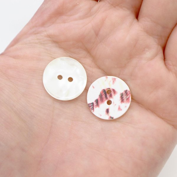 画像7: シェルボタン 貝ボタン 貝製 片面 高瀬貝 シャツ ボタン 二つ穴ボタン 白 ホワイト 5個入り 【18mm】 きらきらぷんぷん丸 B-519 (7)