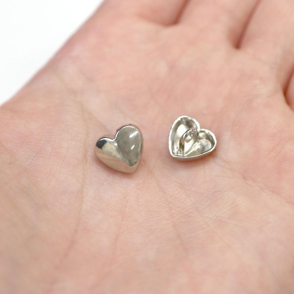 画像7: メタルボタン ハート型【シルバー 鏡面仕上げ】足つき 銀 ビジュー 飾り 縫製 手芸 10個入り【10.5mm】きらきらぷんぷん丸 B-573 (7)