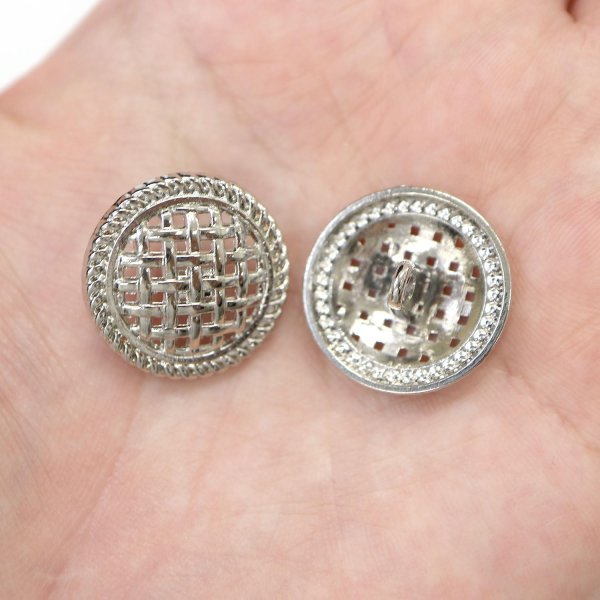 画像7: メタルボタン 足つき 網目 【シルバー】 銀 ボタン 波型 フチ 金属 飾りボタン 8個入り 【20mm】 きらきらぷんぷん丸 B-602 (7)