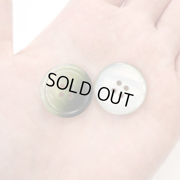 画像7: グラデーション 四つ穴ボタン 【グリーン】 緑 ボタン スーツボタン コートボタン カラーボタン 8個入り 【23mm】 きらきらぷんぷん丸 B-690 (7)