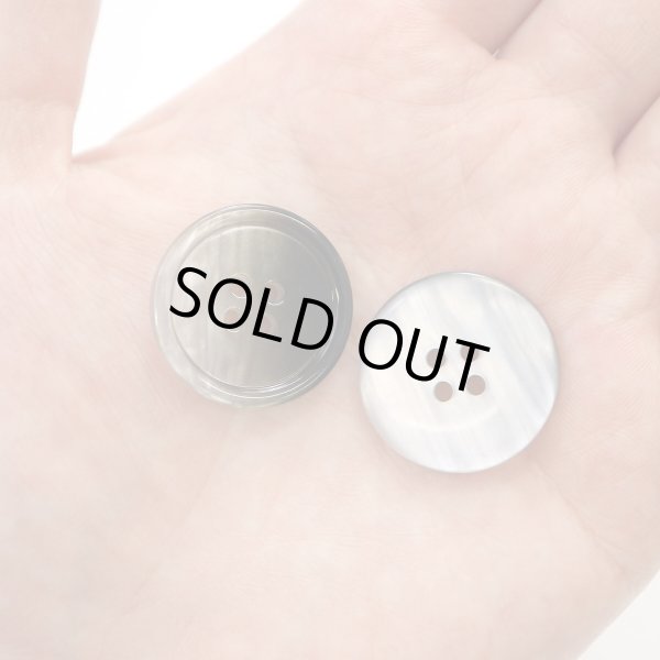 画像7: グラデーション 四つ穴ボタン 【ブラック】 黒 ボタン スーツボタン コートボタン カラーボタン 8個入り 【23mm】 きらきらぷんぷん丸 B-695 (7)