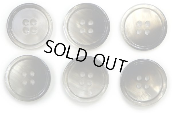 画像1: グラデーション 四つ穴ボタン 【ブラック】 黒 ボタン スーツボタン コートボタン カラーボタン 6個入り 【25mm】 きらきらぷんぷん丸 B-696 (1)