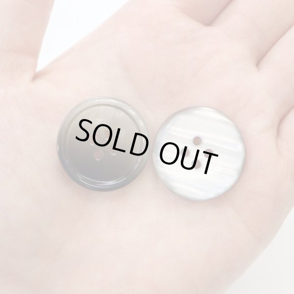 画像7: グラデーション 四つ穴ボタン 【ブラック】 黒 ボタン スーツボタン コートボタン カラーボタン 6個入り 【25mm】 きらきらぷんぷん丸 B-696 (7)