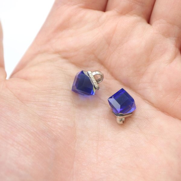 画像7: キューブ型ボタン 足つき 【ブルー】 青 チャーム モチーフ ボタン 飾りボタン 四角形 立方体 5個入り 【全長11mm 1辺7mm】 きらきらぷんぷん丸 B-732 (7)