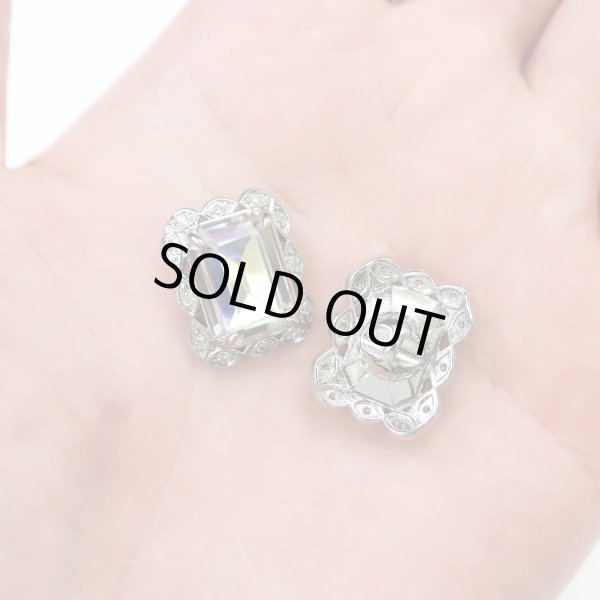 画像7: ラインストーンボタン ビジュー 飾り 19×16mm 【オーロラ】 3個入 大きめ アクセサリーパーツ 宝石 チャーム クリスタルAB 長方形 足つき アンティーク レトロ ガラス メタル ビーズ ハンドメイド 手芸 きらきらぷんぷん丸 B-736 (7)