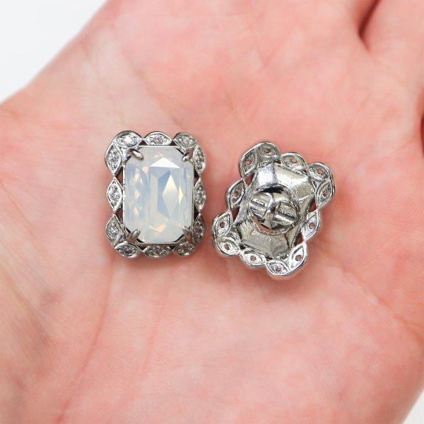 画像7: ラインストーンボタン ビジュー 飾り 19×16mm 【ホワイト】 3個入 大きめ アクセサリーパーツ 宝石 チャーム 白 長方形 足つき アンティーク レトロ ガラス メタル ビーズ ハンドメイド 手芸 きらきらぷんぷん丸 B-738 (7)