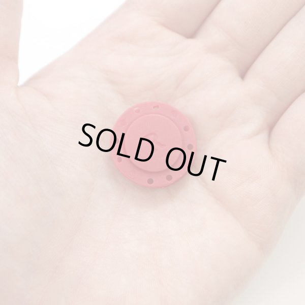 画像7: 磁気ボタン 強力 【レッド】 赤 縫い付けタイプ 打ち具不要 マグネットボタン カラー 3組入り 【22mm】 きらきらぷんぷん丸 B-754 (7)