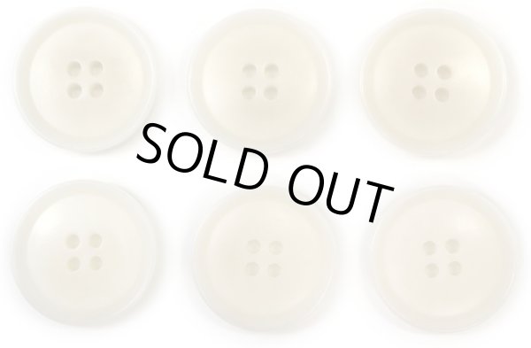 画像1: ナットボタン 四つ穴ボタン 【ホワイト】 白 フチ薄 スーツボタン ベーシック ウッド ボタン 6個入り 【25mm】 きらきらぷんぷん丸 B-793 (1)