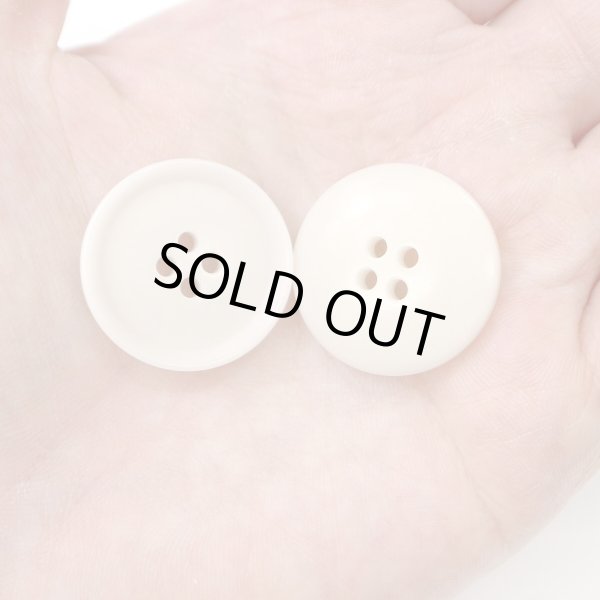 画像7: ナットボタン 四つ穴ボタン 【ホワイト】 白 フチ薄 スーツボタン ベーシック ウッド ボタン 6個入り 【25mm】 きらきらぷんぷん丸 B-793 (7)