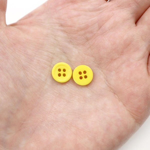 画像7: 四つ穴ボタン 【イエロー】 黄色 ツヤあり カラー ボタン シャツボタン 20個入り 【10mm】 きらきらぷんぷん丸 B-836 (7)