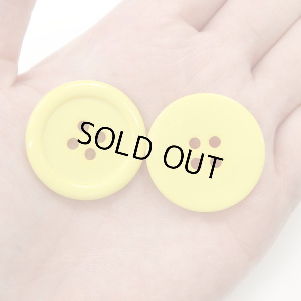 画像7: 四つ穴ボタン 【イエロー】 黄色 ツヤあり カラー ボタン シャツボタン 6個入り 【30mm】 きらきらぷんぷん丸 B-842 (7)