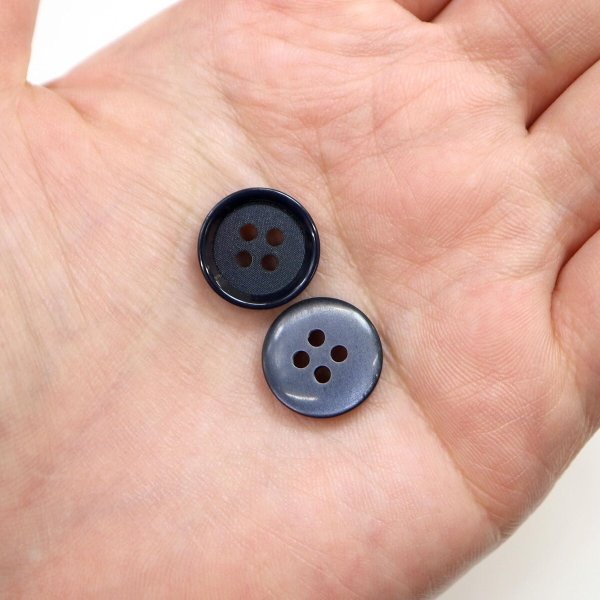 画像7: 四つ穴ボタン 【ダークネイビー】 紺 ボタン 手触り加工 樹脂ボタン スーツボタン ジャケット 8個入り 【15mm】 きらきらぷんぷん丸 B-874 (7)