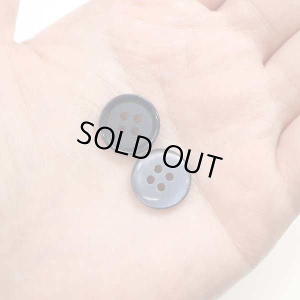 画像7: 四つ穴ボタン 【ダークネイビー】 紺 ボタン 手触り加工 樹脂ボタン スーツボタン ジャケット 8個入り 【15mm】 きらきらぷんぷん丸 B-874 (7)