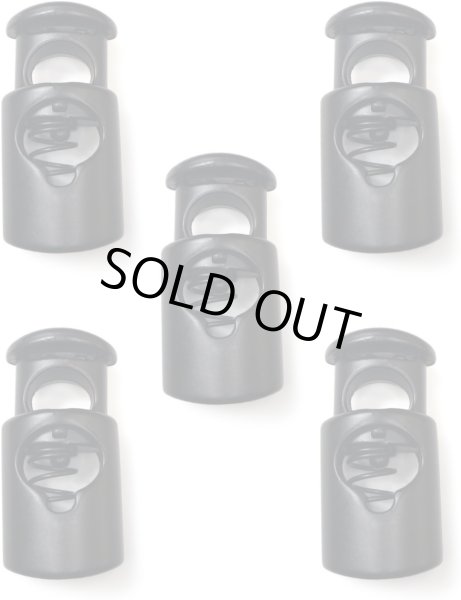 画像1: コードストッパー 紐止め 樽型 金属製 1つ穴 穴経5mm【マット ブラック】5個入 スプリング メタル 靴紐 留め具 金具 パーツ コードロック 黒 パーカー 巾着 結び目 先端 手芸 ハンドメイド きらきらぷんぷん丸 BK-011 (1)