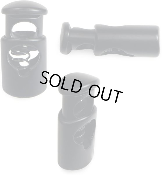 画像4: コードストッパー 紐止め 樽型 金属製 1つ穴 穴経5mm【マット ブラック】5個入 スプリング メタル 靴紐 留め具 金具 パーツ コードロック 黒 パーカー 巾着 結び目 先端 手芸 ハンドメイド きらきらぷんぷん丸 BK-011 (4)