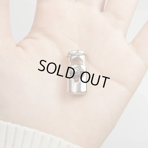 画像6: コードストッパー 紐止め 樽型 金属製 1つ穴 穴経5mm【シルバー 鏡面仕上げ】5個入 スプリング メタル 靴紐 留め具 金具 パーツ コードロック 銀 パーカー 巾着 結び目 先端 手芸 ハンドメイド きらきらぷんぷん丸 BK-012 (6)