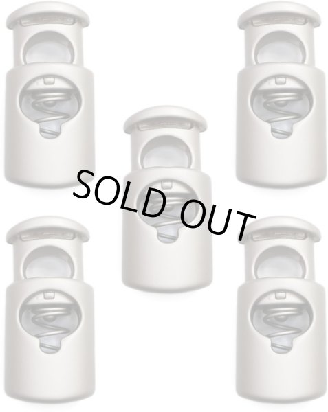 画像1: コードストッパー 紐止め 樽型 金属製 1つ穴 穴経5mm【マット シルバー】5個入 スプリング メタル 靴紐 留め具 金具 パーツ コードロック 銀 パーカー 巾着 結び目 先端 手芸 ハンドメイド きらきらぷんぷん丸 BK-013 (1)