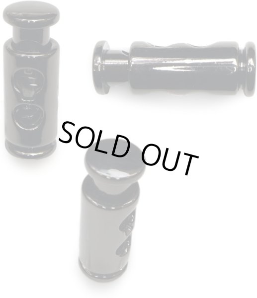 画像4: コードストッパー 紐止め 円柱型 金属製 2つ穴 穴経3mm【ブラック 鏡面仕上げ】5個入 スプリング メタル 靴紐 留め具 金具 パーツ コードロック 銀 パーカー 巾着 結び目 先端 手芸 ハンドメイドきらきらぷんぷん丸 BK-014 (4)