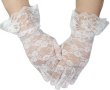 画像1: レース手袋 【ホワイト】 白 ショート レディース 上品 フォーマル フリル 花柄 ドレス手袋 パーティー ウエディング グローブ きらきらぷんぷん丸 COS-034 (1)