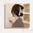 画像5: ヘアクリップ 大きめ もこもこ ふわふわ 2個セット 【ライトベージュ】 シンプル しっかりとまる おしゃれ 髪留め バンスクリップ オフィス 通勤 きらきらぷんぷん丸 HPNN-034 (5)