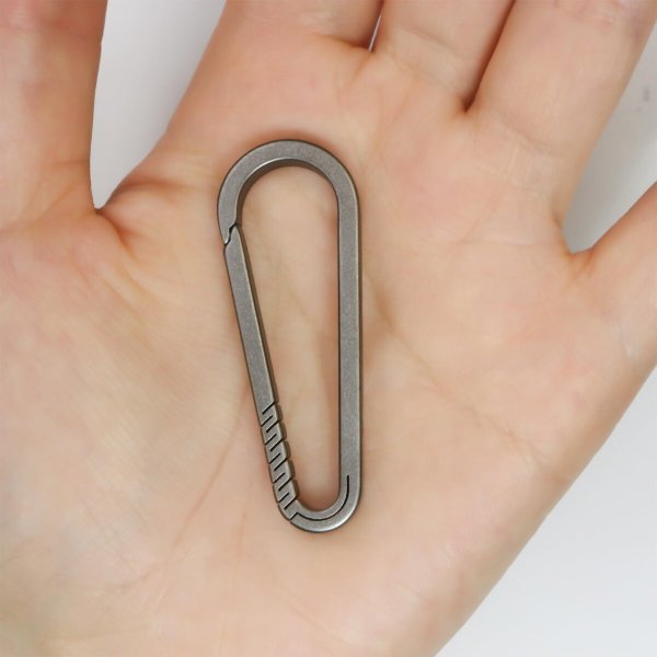 画像4: カラビナ チタン キーホルダー おしゃれ 小型 軽量 銀 シルバー 1.7cmx4.7cm 小さい 車 キーリング 鍵 ストラップ 【Aタイプ】 きらきらぷんぷん丸 NSKR-057 (4)