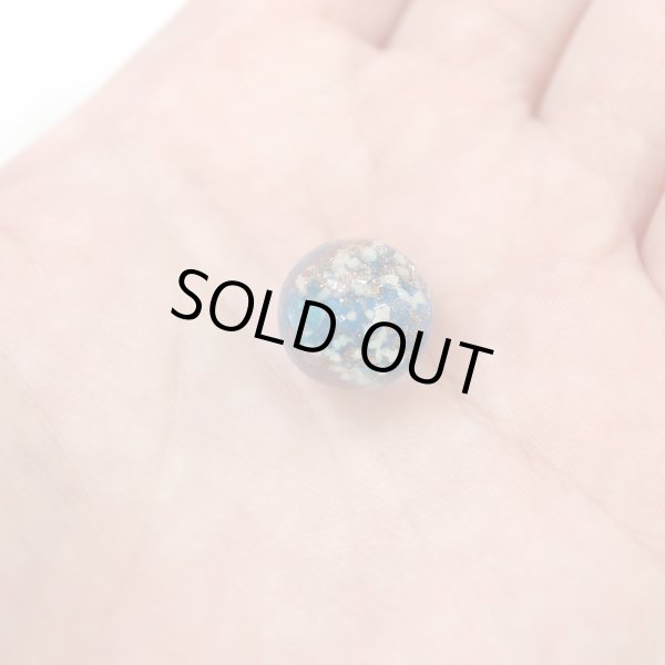 画像7: とんぼ玉 【ライトブルー】 ガラスビーズ 蓄光 丸型 球体 ラウンドビーズ 穴あり アクセサリーパーツ ハンドメイド 8個入り 【14mm】 きらきらぷんぷん丸 TBD-005 (7)