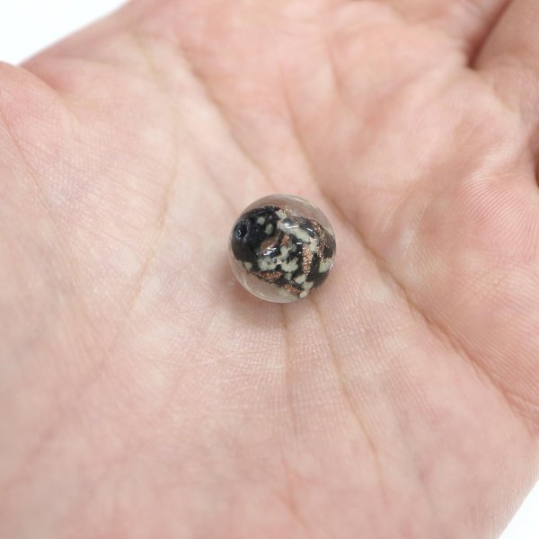 画像7: とんぼ玉 【ブラック】 ガラスビーズ 蓄光 丸型 球体 ラウンドビーズ 穴あり アクセサリーパーツ ハンドメイド 8個入り 【12mm】 きらきらぷんぷん丸 TBD-011 (7)