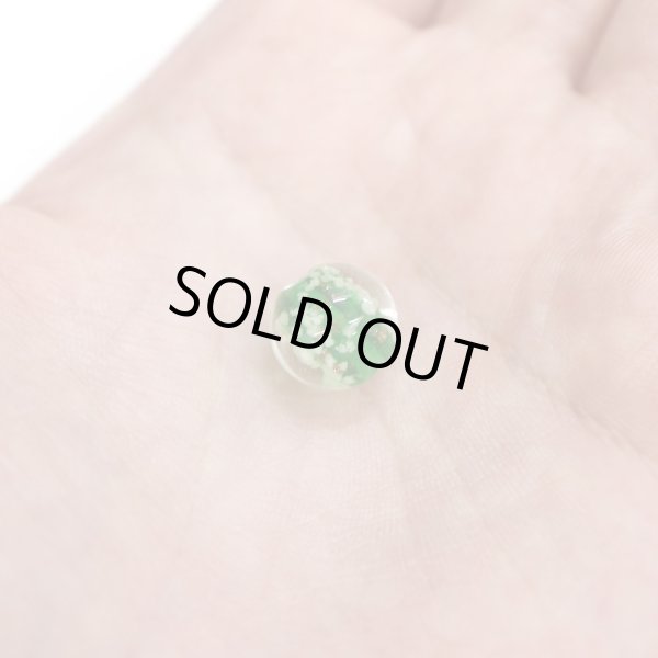 画像7: とんぼ玉 【グリーン】 ガラスビーズ 蓄光 丸型 球体 ラウンドビーズ 穴あり アクセサリーパーツ ハンドメイド 8個入り 【12mm】 きらきらぷんぷん丸 TBD-014 (7)