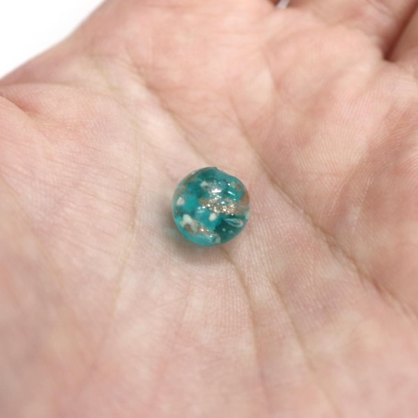 画像7: とんぼ玉 【ブルーグリーン】 ガラスビーズ 蓄光 丸型 球体 ラウンドビーズ 穴あり アクセサリーパーツ ハンドメイド 10個入り 【10mm】 きらきらぷんぷん丸 TBD-017 (7)