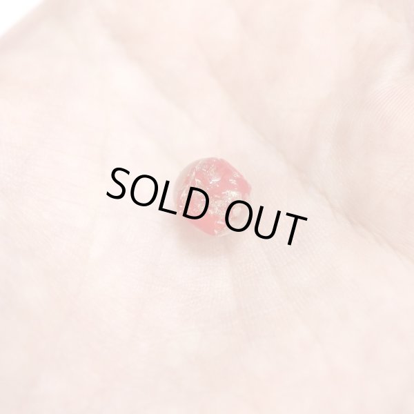 画像7: とんぼ玉 【レッド】 ガラスビーズ 蓄光 丸型 球体 ラウンドビーズ 穴あり アクセサリーパーツ ハンドメイド 10個入り 【10mm】 きらきらぷんぷん丸 TBD-023 (7)