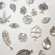 画像5: メタル パーツ【シルバー】30個入り 銀 チャーム 植物 ペンダント 透かし ハンドメイド デコパーツ 手芸 アクセサリー キーホルダー きらきらぷんぷん丸 USMP-002 (5)