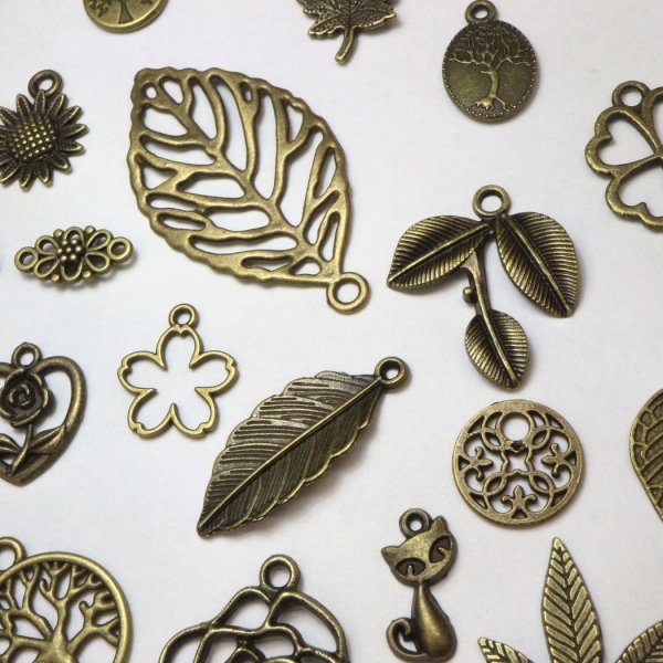 画像5: メタル パーツ【アンティークゴールド】30個入り 金 チャーム 植物 ペンダント 透かし ハンドメイド デコパーツ 手芸 アクセサリー キーホルダー きらきらぷんぷん丸 USMP-003 (5)